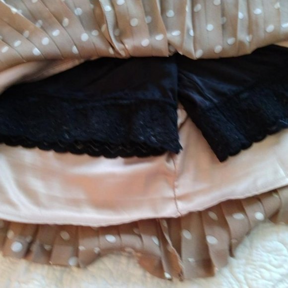 Hip & stylish Beige with white Polka Dots Mini Skirt with or without Pantaloons - Picture 2 of 3